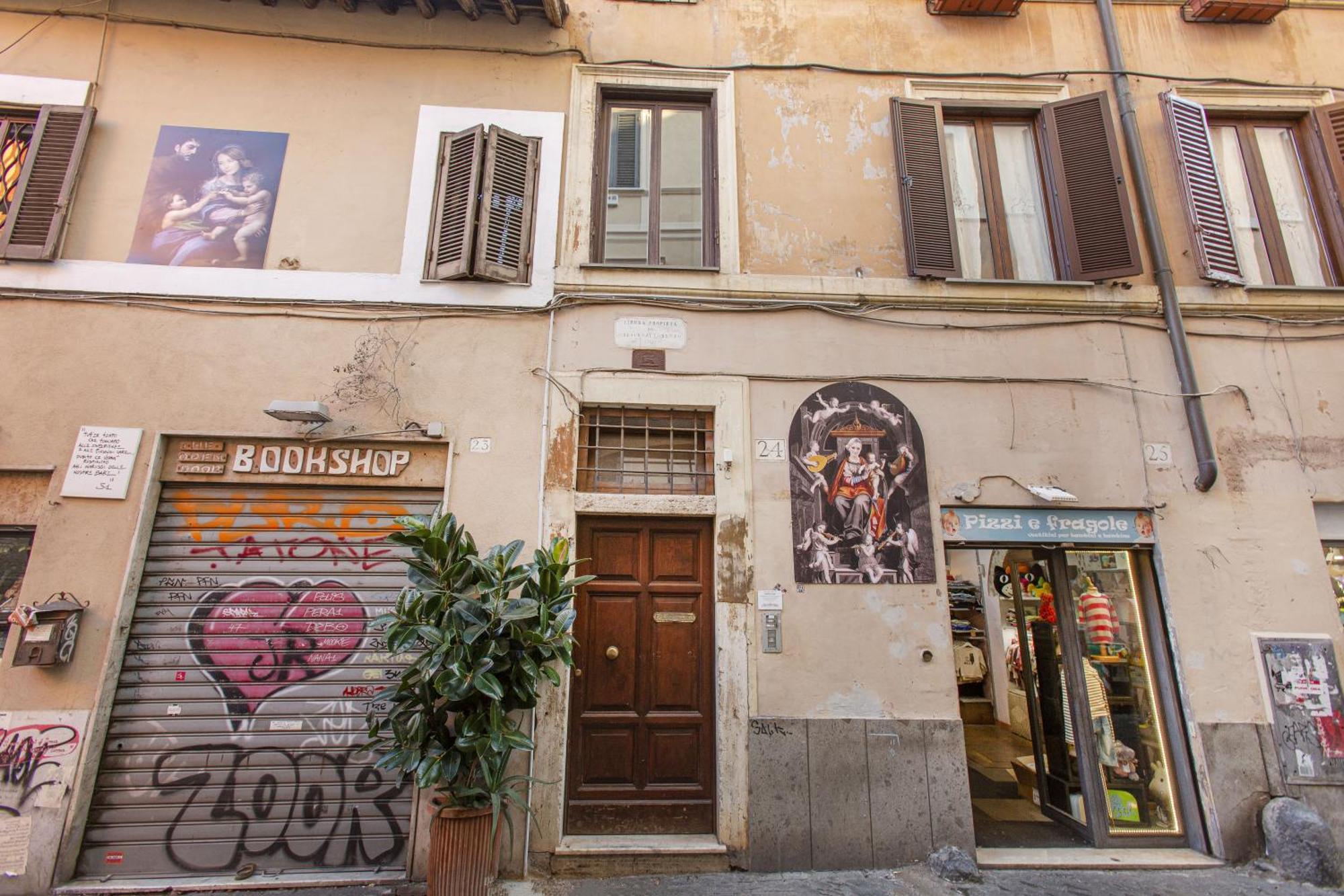 Happy Trastevere In Rome Exterior photo